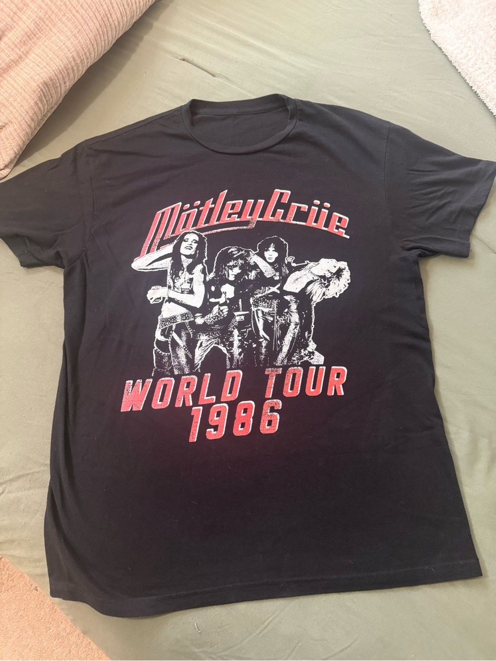 Mötley Crüe Theatre of Pain World Tour 1986 Graphic Tee Medium
